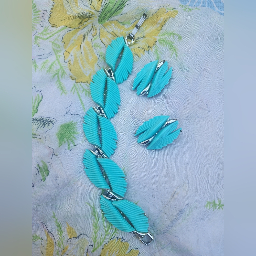 🎉Final Price Drop🎉Elegant BSK Silver and Blue Leaf Jewelry Set